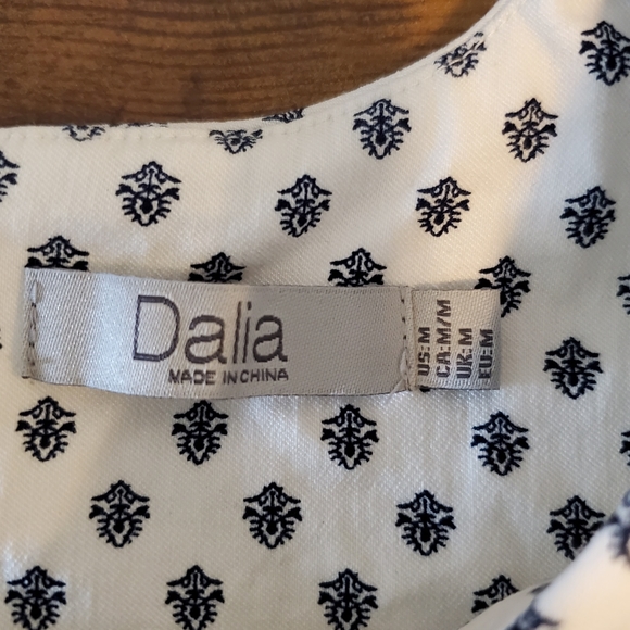 Dalia White w/Navy Pattern Crop Top - Picture 4 of 5